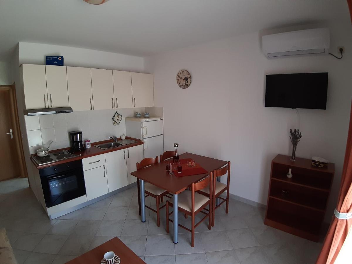 Apartments Mihael Malinska Exterior photo