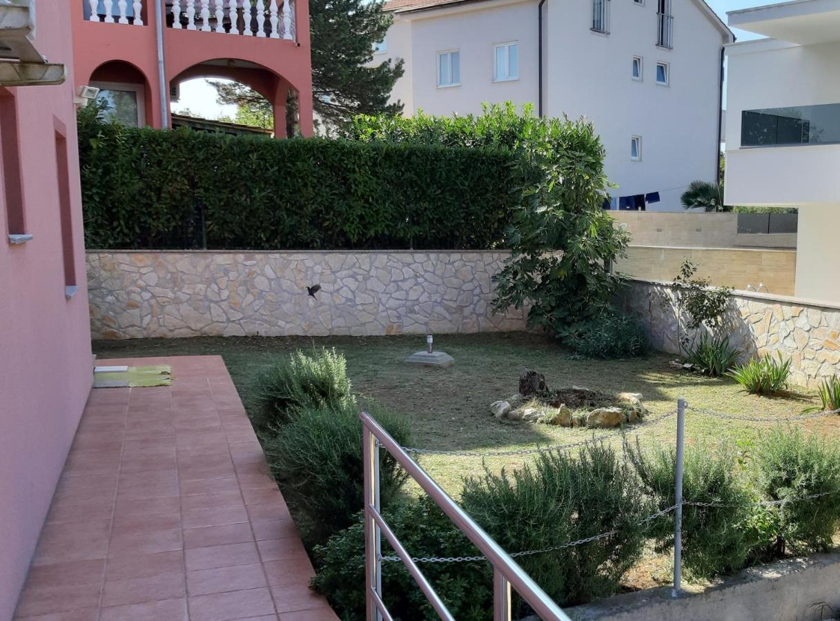 Apartments Mihael Malinska Exterior photo